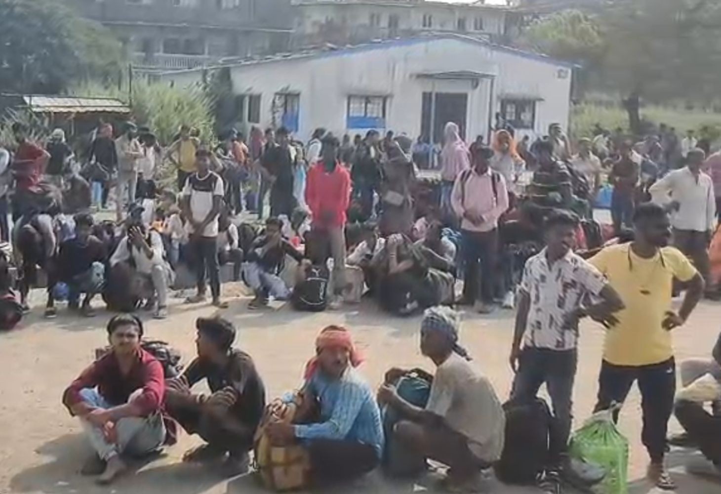 દિવાળીના લીધે સુરત રેલવે સ્ટેશન પર ભારે ભીડ