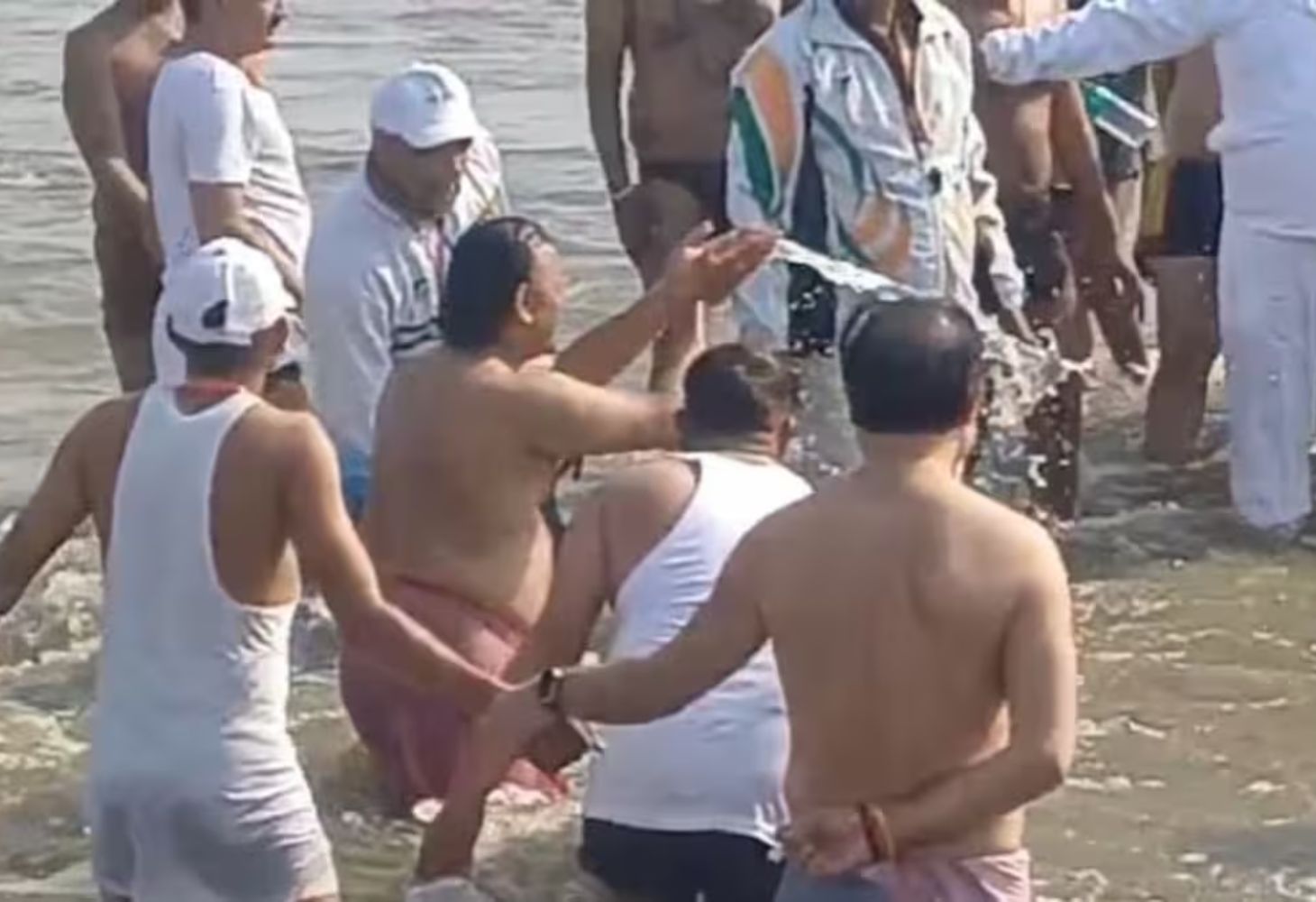 Prayagraj : Akhilesh Yadav નો મહાકુંભ પ્રવાસ, સંગમમાં સ્નાન કર્યું