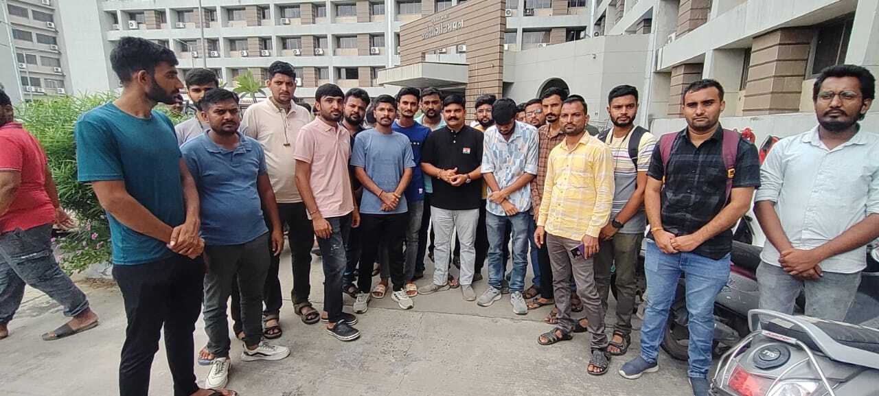જુનિયર, સિનિયર ક્લાર્ક પરીક્ષાની મેરીટ યાદીને લઈ ઉમેદવારોમાં રોષઃ આંદોલનની ચીમકી