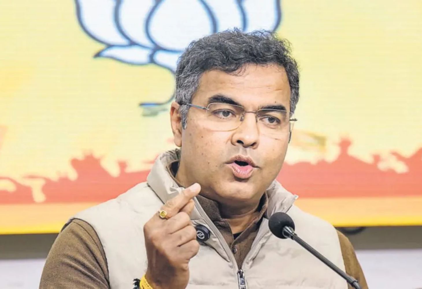 Parvesh Verma નો Arvind Kejriwal પર આરોપ, 500 રૂપિયામાં વોટ ખરીદવાનો આક્ષેપ