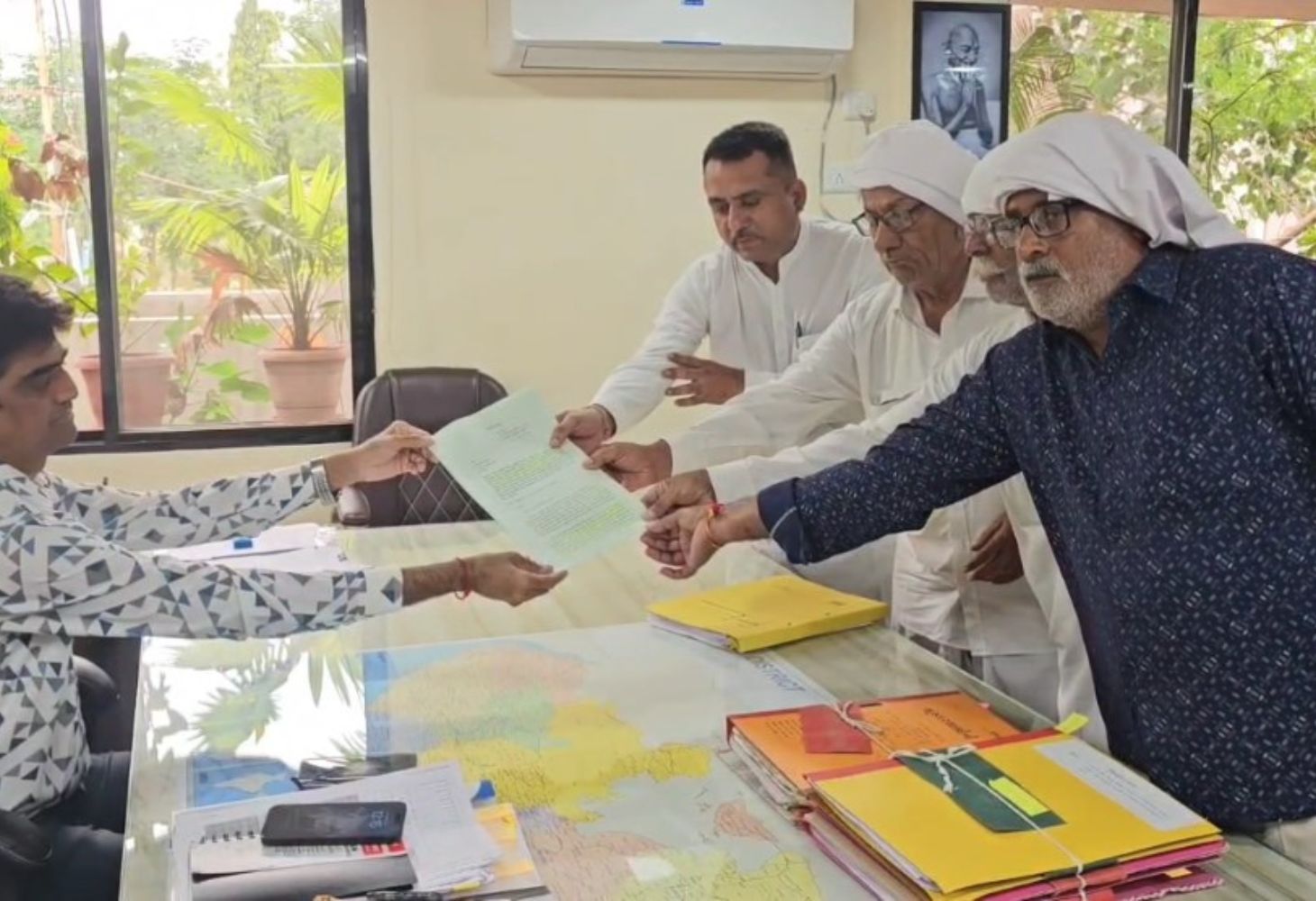 ભચાઉના ખેડૂત પરિવારની રાષ્ટ્રપતિ સમક્ષ ઈચ્છા મૃત્યુની માંગ, કંપનીના ત્રાસથી જીવનથી ત્રસ્ત
