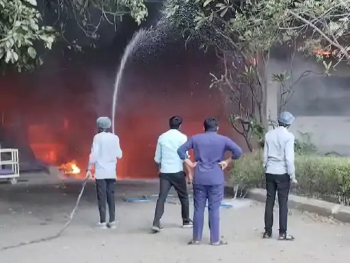 રાજકોટની ગોપાલ નમકીન ફેકટરીમાં ભીષણ આગ