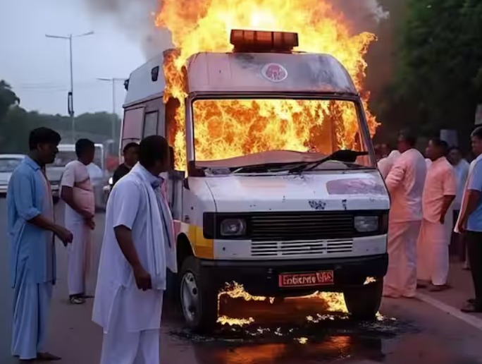 ગાઝિયાબાદમાં એમ્બ્યુલન્સ બની આગનો ગોળો 