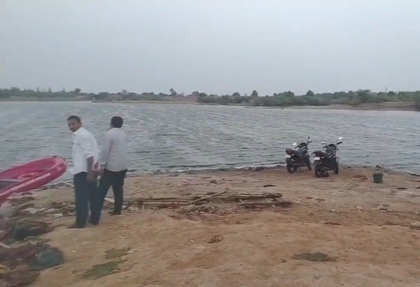 બાઈક ધોવા ગયા ને જીવ ગુમાવ્યો, Kutch માં તળાવે લીધા બે યુવાનોના પ્રાણ, પરિવારમાં શોક!