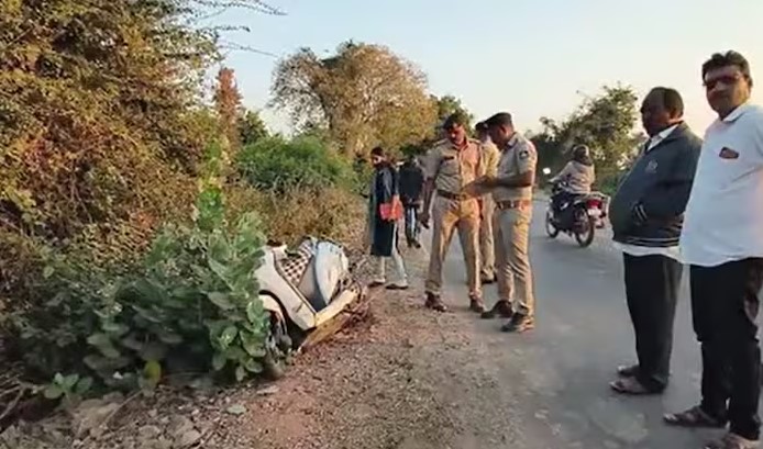 ડૉક્ટર પતિએ પત્નીને કારથી 100 ફૂટ ઢસડી