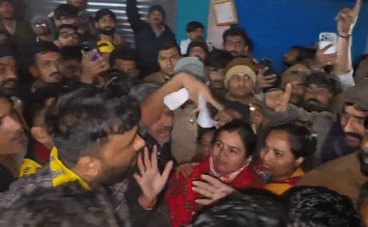 AAPમાં આંતરિક વિવાદ અને રાજીનામાથી ખળભળાટ