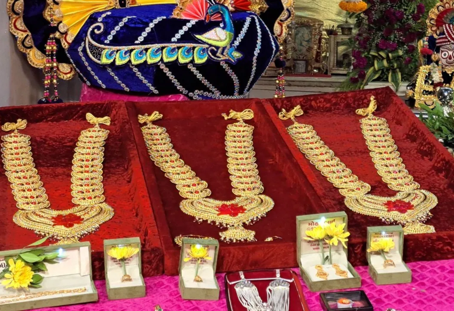 અમદાવાદ: સરસપુર મોસાળ મંદિરે જગન્નાથજીને ભવ્ય મામેરું અર્પણ, ભક્તો ઉમટ્યા