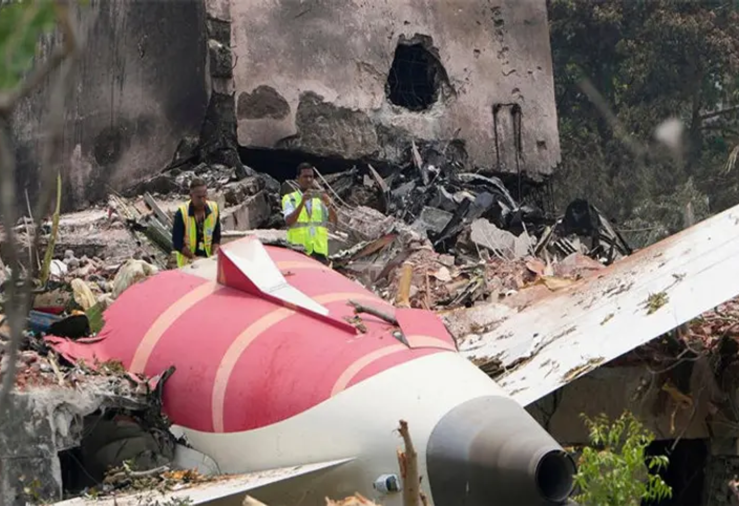 Ahmedabad Plane Crash: પીડિત પરિવારો એર ઇન્ડિયા અને બોઇંગ સામે કાનૂની કાર્યવાહીની તૈયારીમાં