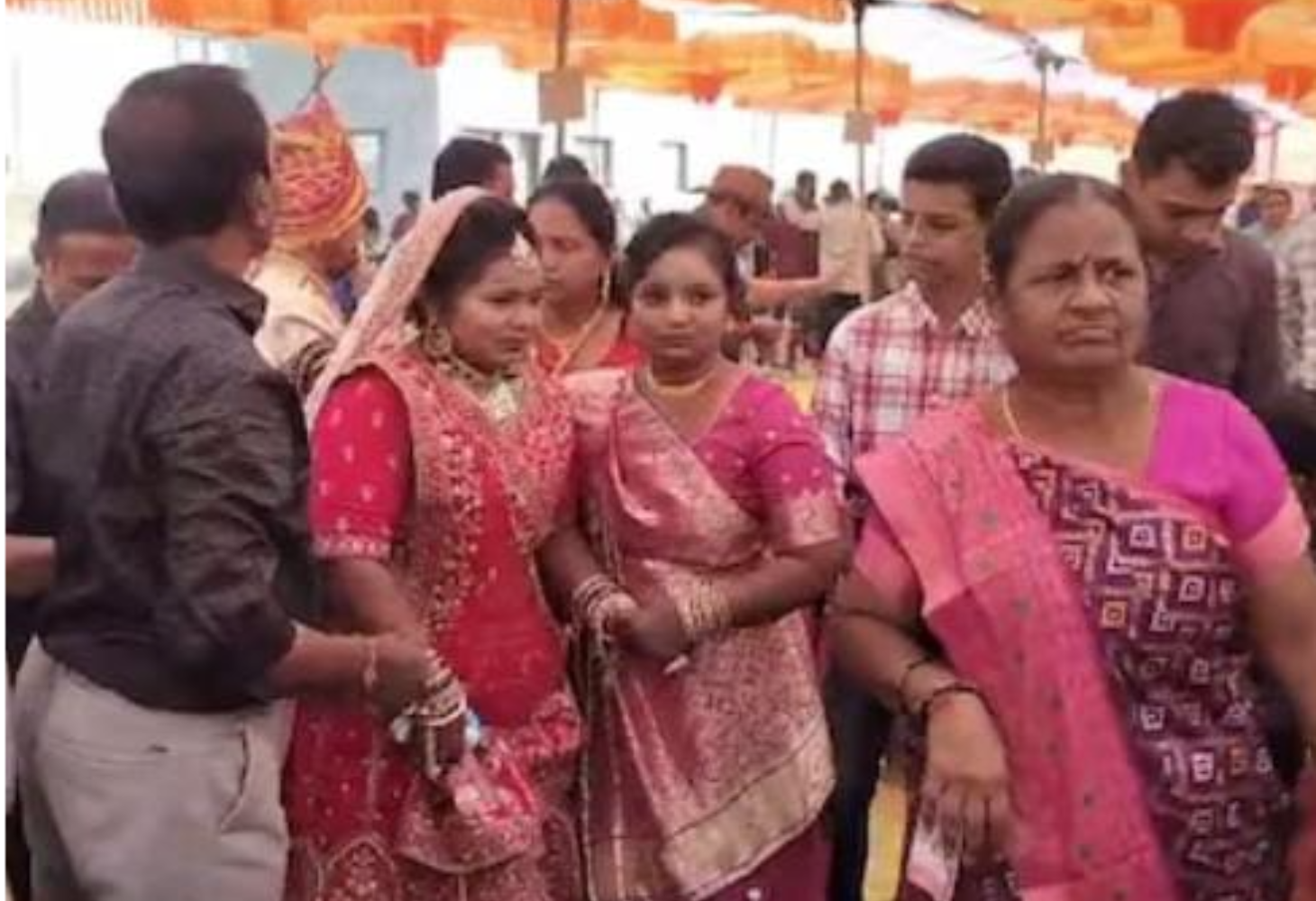 આવી કેવી છેતરપિંડી...રાજકોટમાં સમુહ લગ્નના આયોજકો ફરાર, વરરાજા અને નવવધૂ માંડવામાં જ અટવાયા