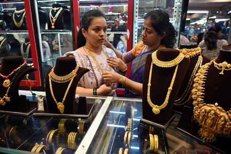 Gold, Silver Slip on MCX Ahead of Fed Meeting