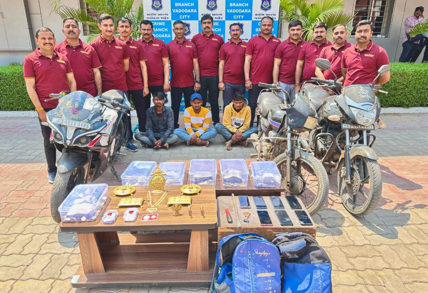 VADODARA :  એક એવી ગેંગ જે મંદિરોની દાનપેટીમાં સિક્કો નાંખીને....