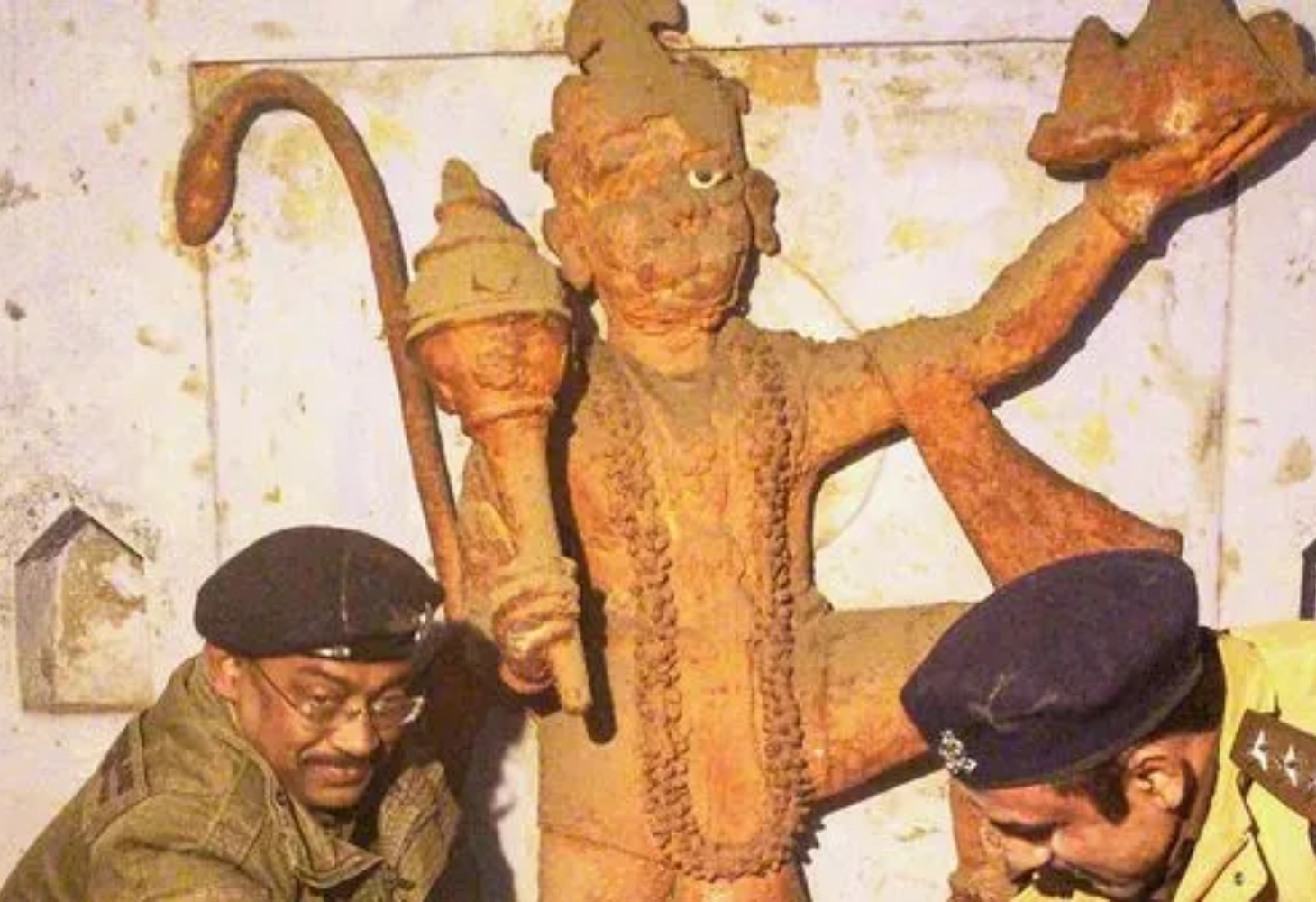 46 વર્ષથી બંધ સંભલના શિવ મંદિરને કેમ તાળાં લગાવી દેવાયા હતા..?