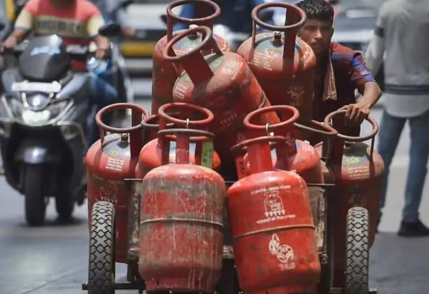 રસોઈ ગેસ મોંઘો થયો, LPG ગેસ સિલિન્ડરના ભાવમાં 50 રૂપિયાનો વધારો
