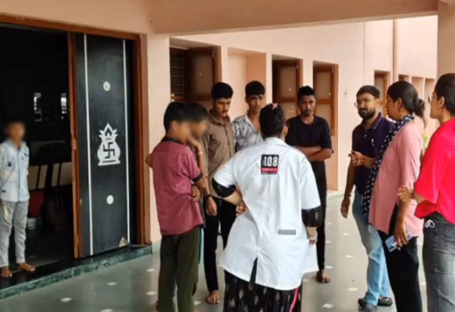 દહેગામ તાલુકાના ઝાંક ગામની સરકારી શાળા 122 બાળકોને અચાનક જ શું થઇ ગયું ?