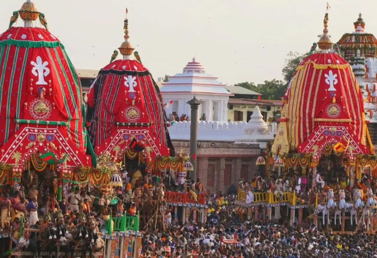 શા માટે ભગવાન જગન્નાથ આખી રાત મંદિર બહાર રહે છે? રૂઠેલી પત્નીની કથા પાછળ રહેલું કારણ