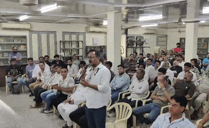 સુરત: ચૌટા બજારના દબાણો હટાવવા તંત્રનું અલ્ટીમેટમ