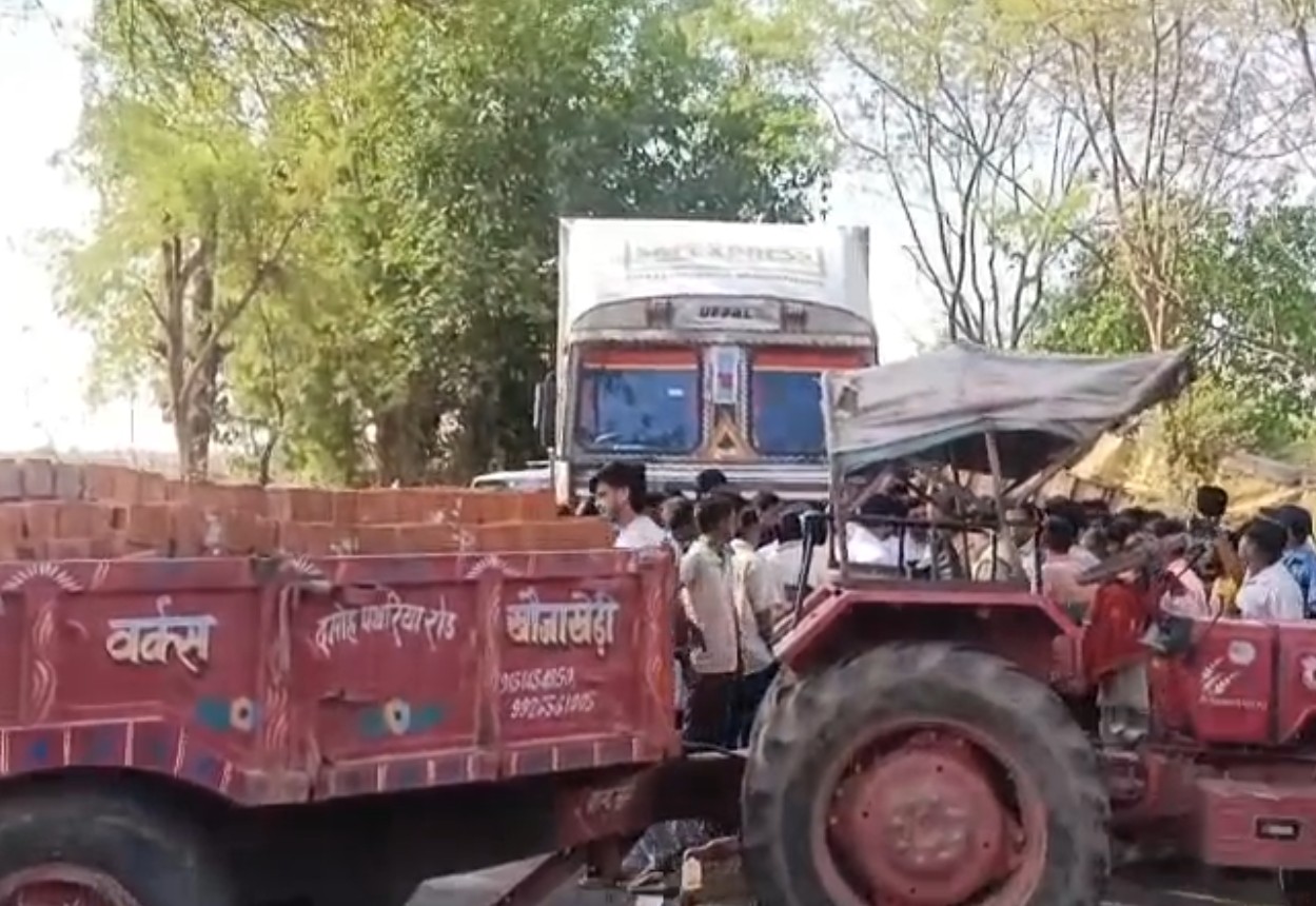 દામોહ | ઝડપી ગતિનો ટ્રક ઘરમાં ઘૂસી ગયો, પિતા-પુત્રના મોત