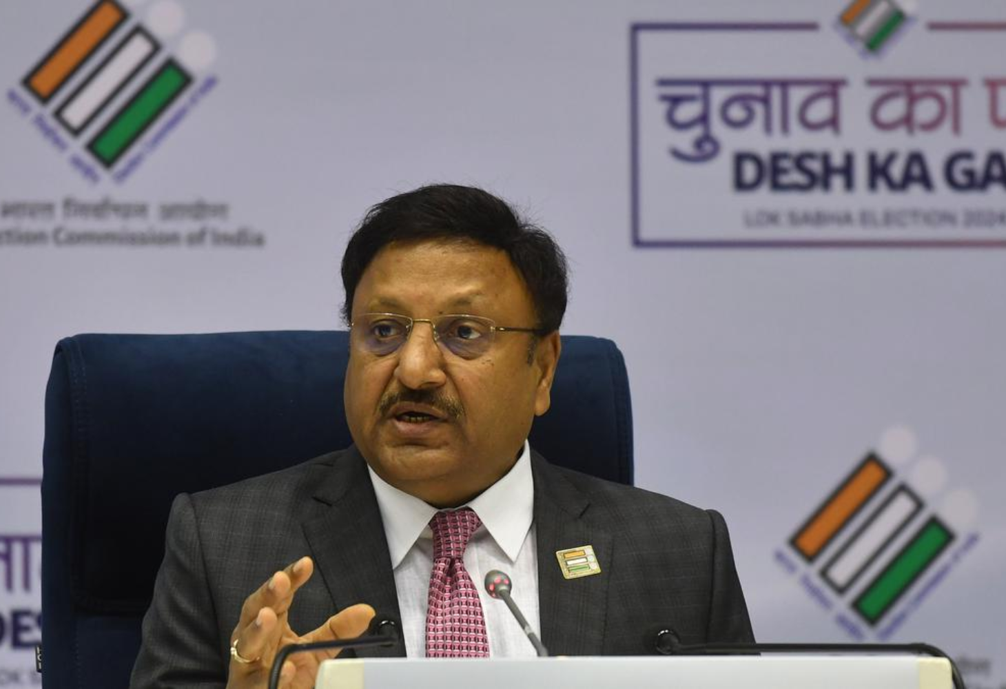 सब सवाल अहमियत रखते हैं जवाब तो बनता है, आदतन कलमबंद जवाब देते रहे, आज तो रू-ब-रू भी बनता है