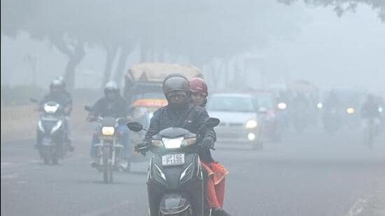Delhi AQI ‘very poor’, fog delays 200 flights