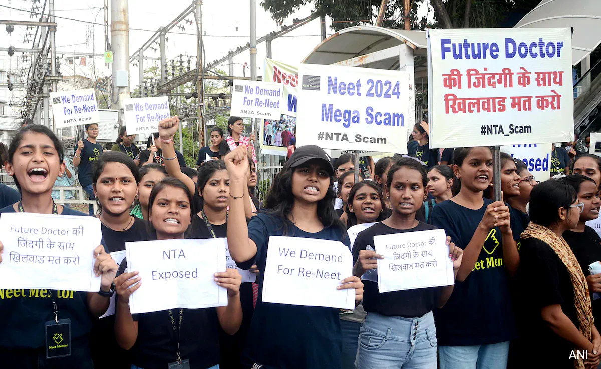 NEET પેપર લીક કેસ: પટના AIIMSમાંથી 4 મેડિકલ વિદ્યાર્થીઓની ધરપકડ, માસ્ટરમાઇન્ડ રોકીએ પુષ્ટિ કરી