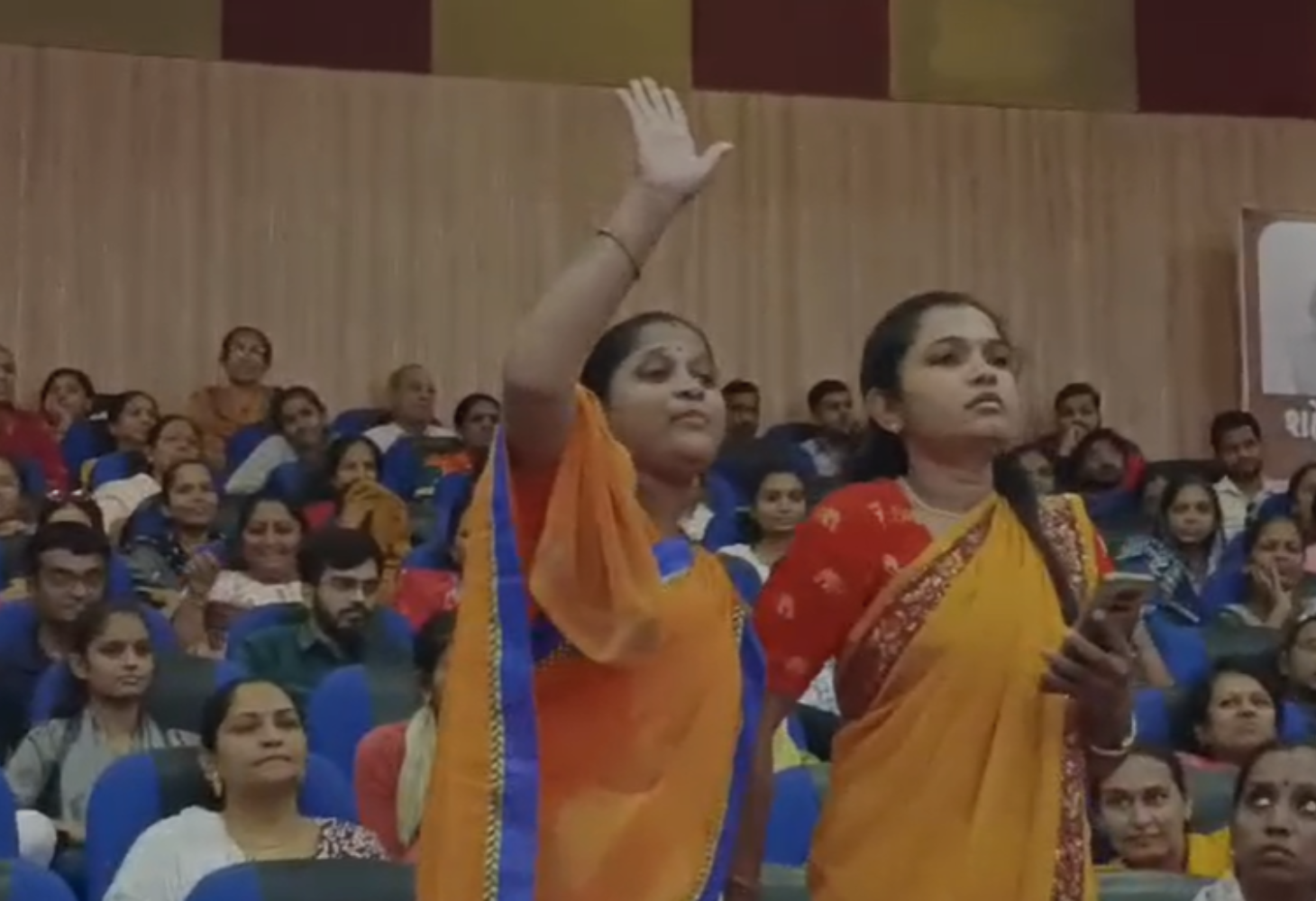 VADODARA : મુખ્યમંત્રી સામે 2 મહિલાની રજૂઆત, સીએમએ કહ્યું તમે કોઇ એજન્ડાથી આવ્યા છો