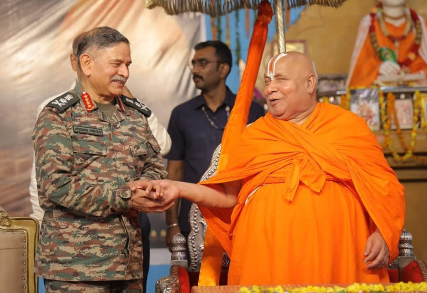 આર્મી ચીફે રામ મંત્રની દીક્ષા લીધી ત્યારે રામભદ્રાચાર્યએ ગુરુદક્ષિણામાં માંગ્યુ POK
