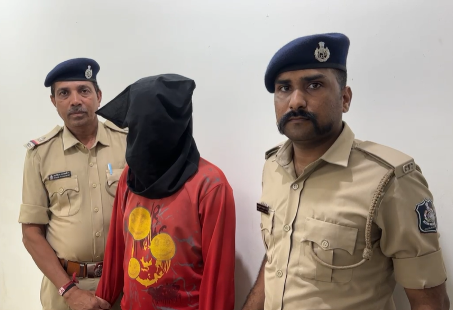 SURAT : 43 વર્ષીય મહિલા સાથે પ્રેમસબંધ રાખનારા યુવકને રહેંસી નંખાયો