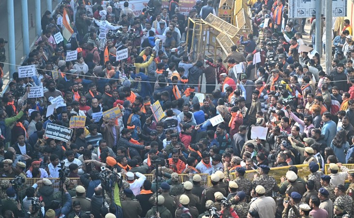 બાંગ્લાદેશ હાઈ કમિશન બહાર VHPનો વિરોધ