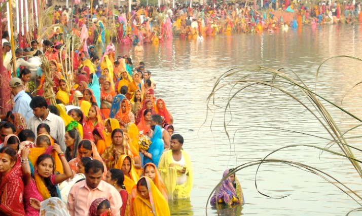 બિહારઃ છઠ પર પ્રશાસનની અવગણના બાદ સ્થાનિક લોકોએ જાતે જ બનાવ્યો ઘાટ