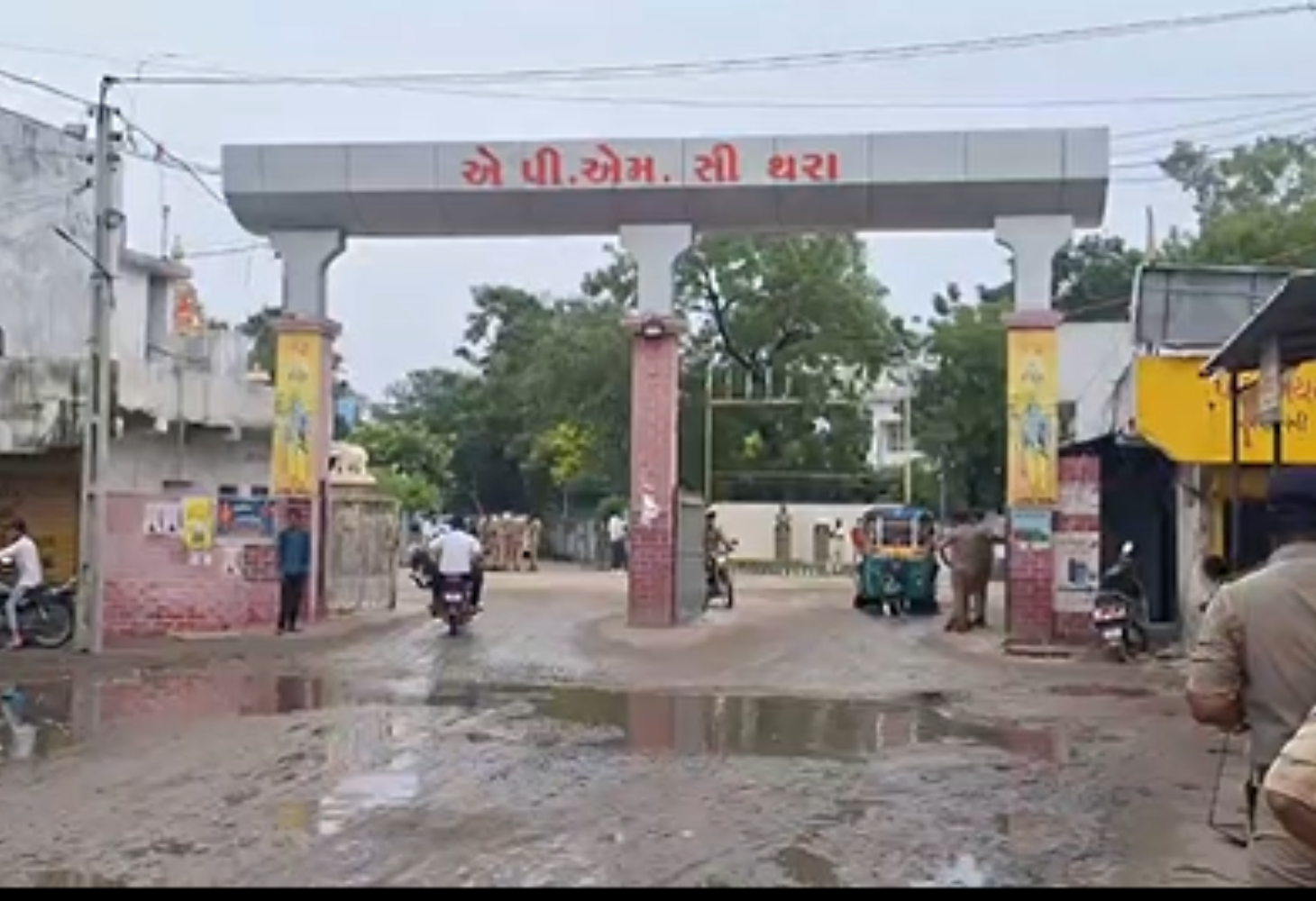 બનાસકાંઠાના થરા માર્કેટયાર્ડની ચૂંટણીમાં અણદા પટેલે જયેશ રાદડિયાવાળી કરી!