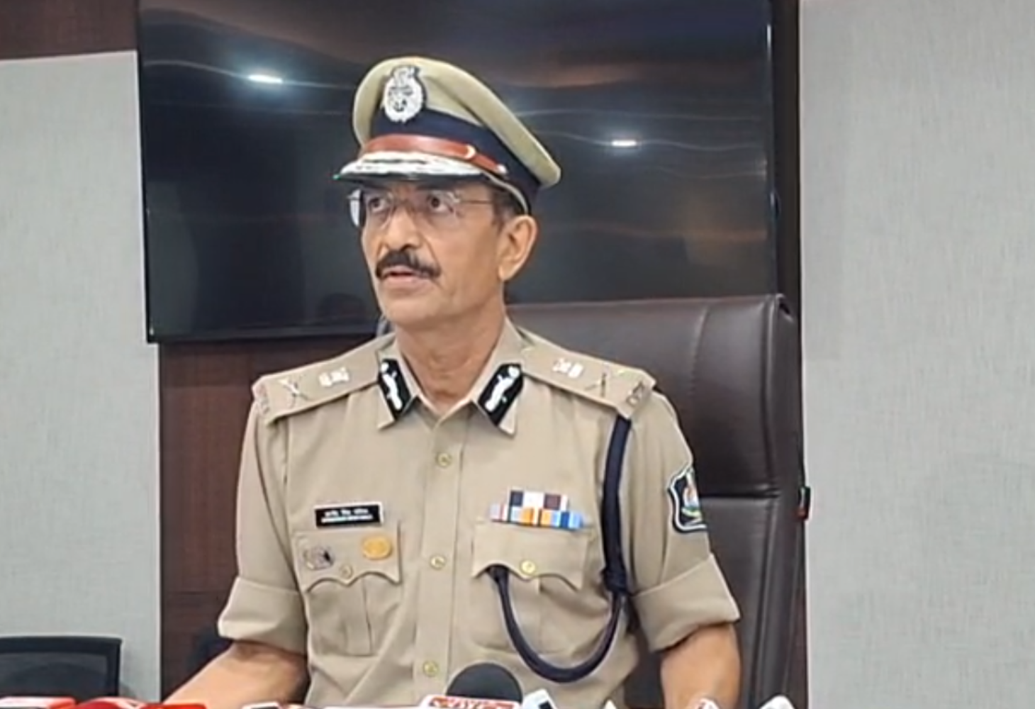 Ahmedabad Plane Crash : 8 દિવસ પછી 222 મૃતદેહોની ઓળખ, તંત્રની ઝડપી કામગીરી છતાં પીડા યથાવત!
