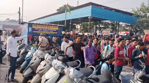 જંક્શન  પર જનસેલાબ: વેકેશન પડતા જ ઉધના રેલવે સ્ટેશન પર મુસાફરોનું કીડિયારૂ