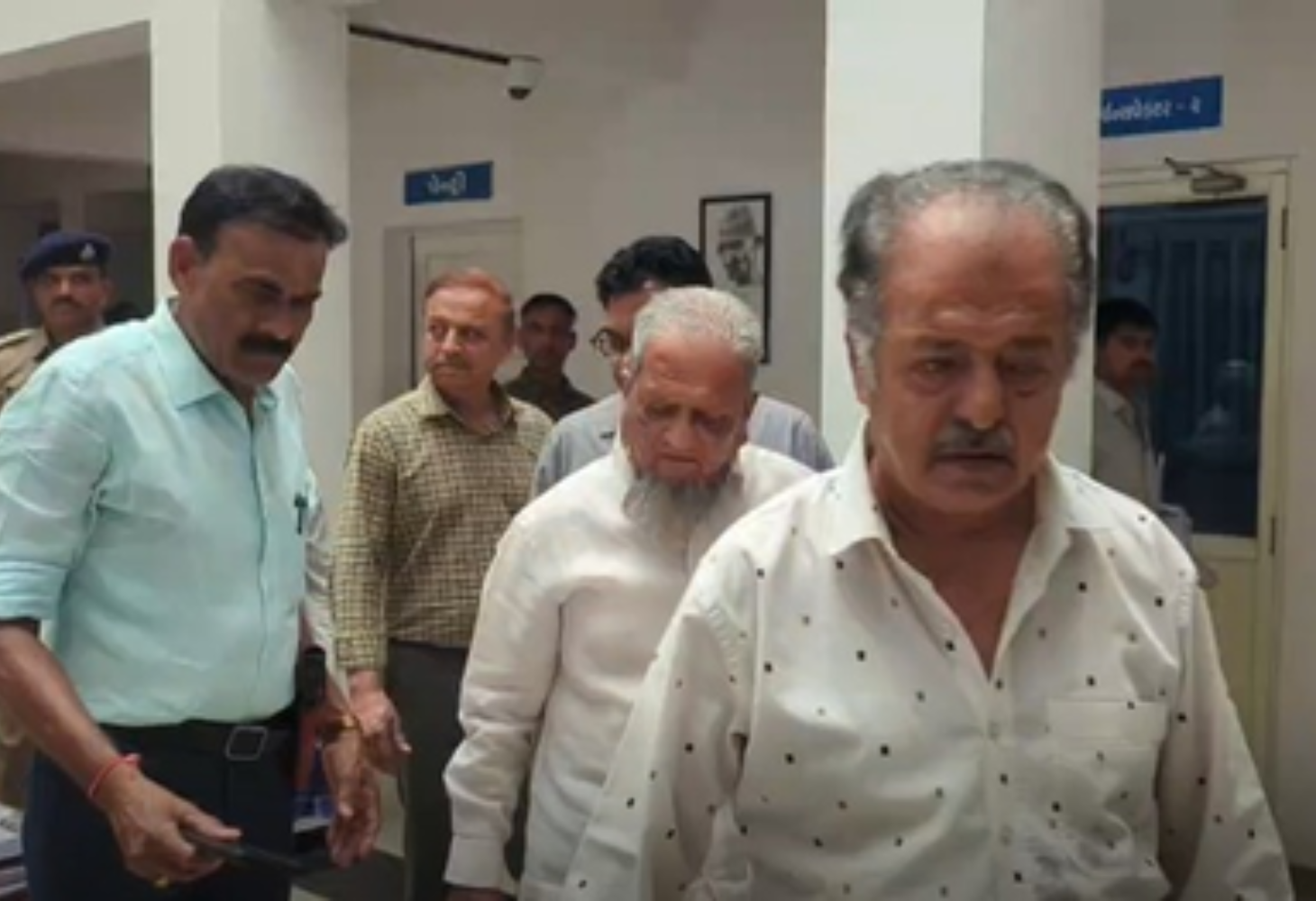 અમદાવાદમાં વકફ ટ્રસ્ટી તરીકે ભાડા વસૂલાતનો પર્દાફાશ, પાંચ લોકોની ધરપકડ
