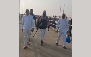 પાપ ધોવા કુંભમાં પહોચ્યો ધારાસભ્ય