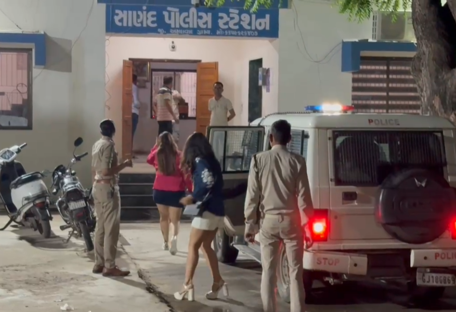 ઝૂમ બરાબર ઝૂમ, 26 મહિલા સાથે 39 શખ્સની પાર્ટી