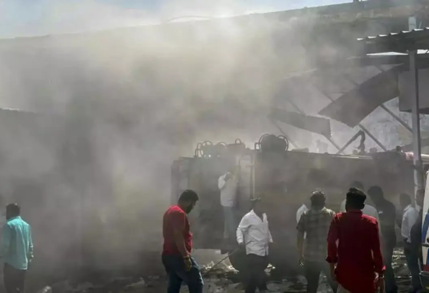 DEESA BLAST :  લાલચુ પિતા-પુત્રે રુપિયા કમાવાની લ્હાયમાં....