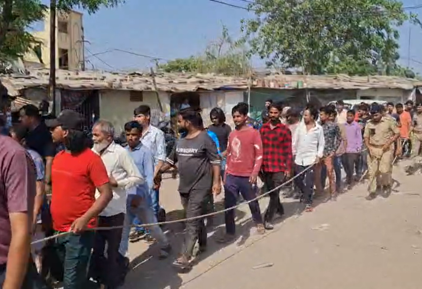 વડોદરામાં પકડાયેલા 66 શંકાસ્પદોની ચકાસણી માટે પોલીસની ટીમ પ.બંગાળ રવાના