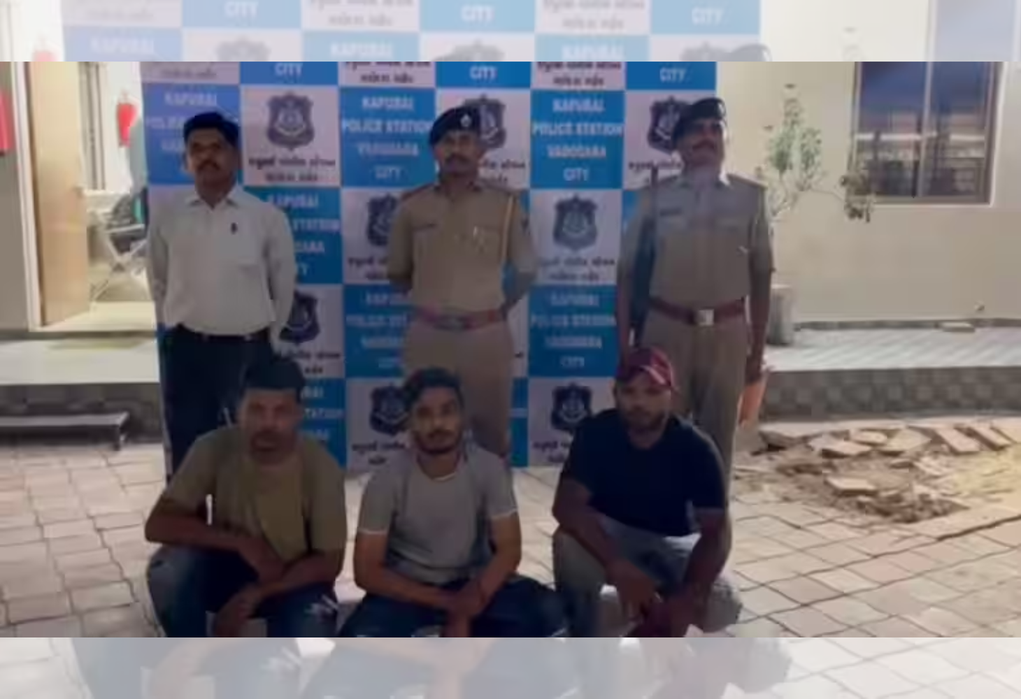 Vadodara માં સગીરા પર લવ જેહાદ અને દુષ્કર્મ, રિક્ષાચાલક સહિત ત્રણની ધરપકડ...