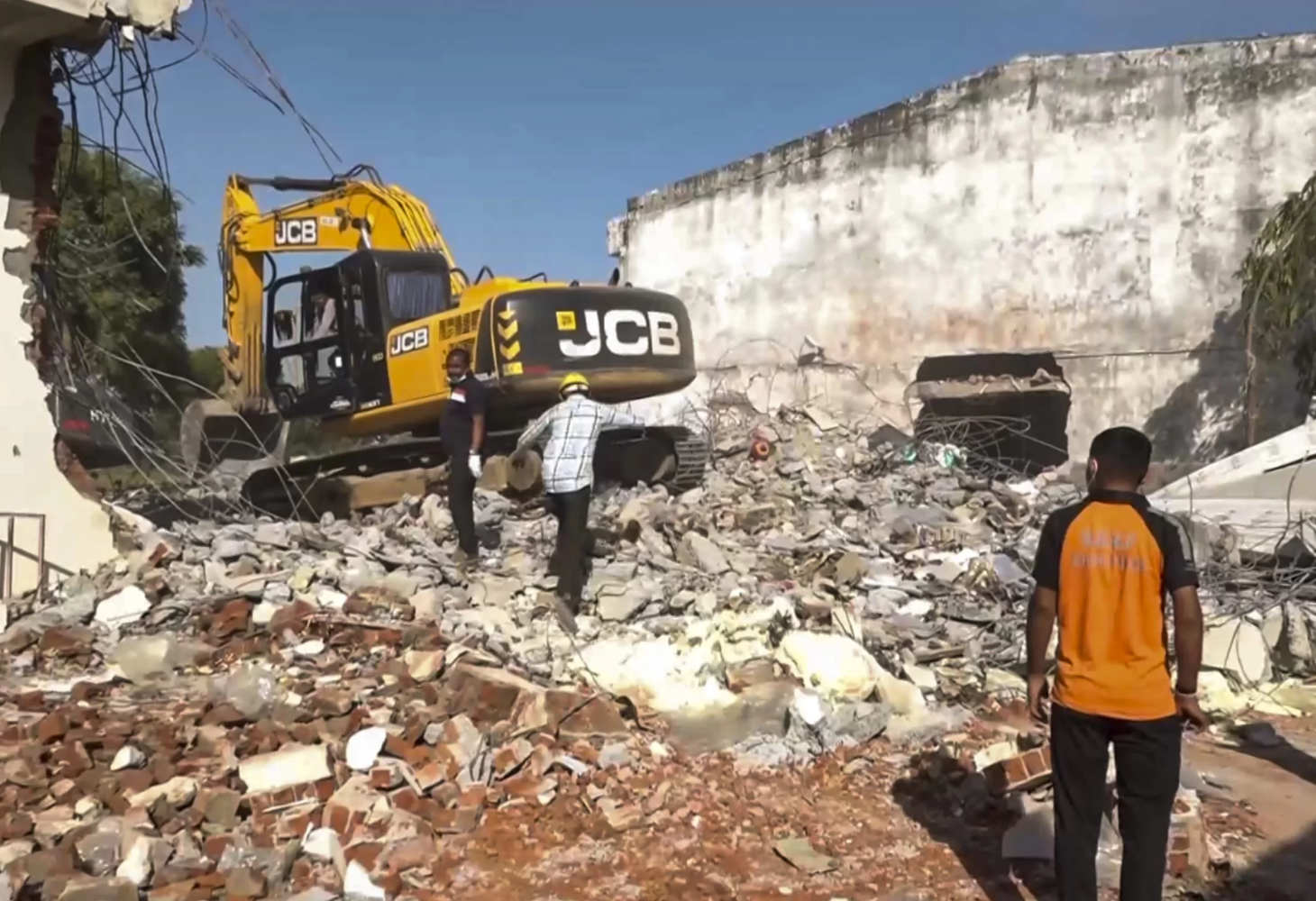 DEESA BLAST :  ડીસાના એક સ્થાનિક નેતાની શું પોલીસ પૂછપરછ કરશે ?