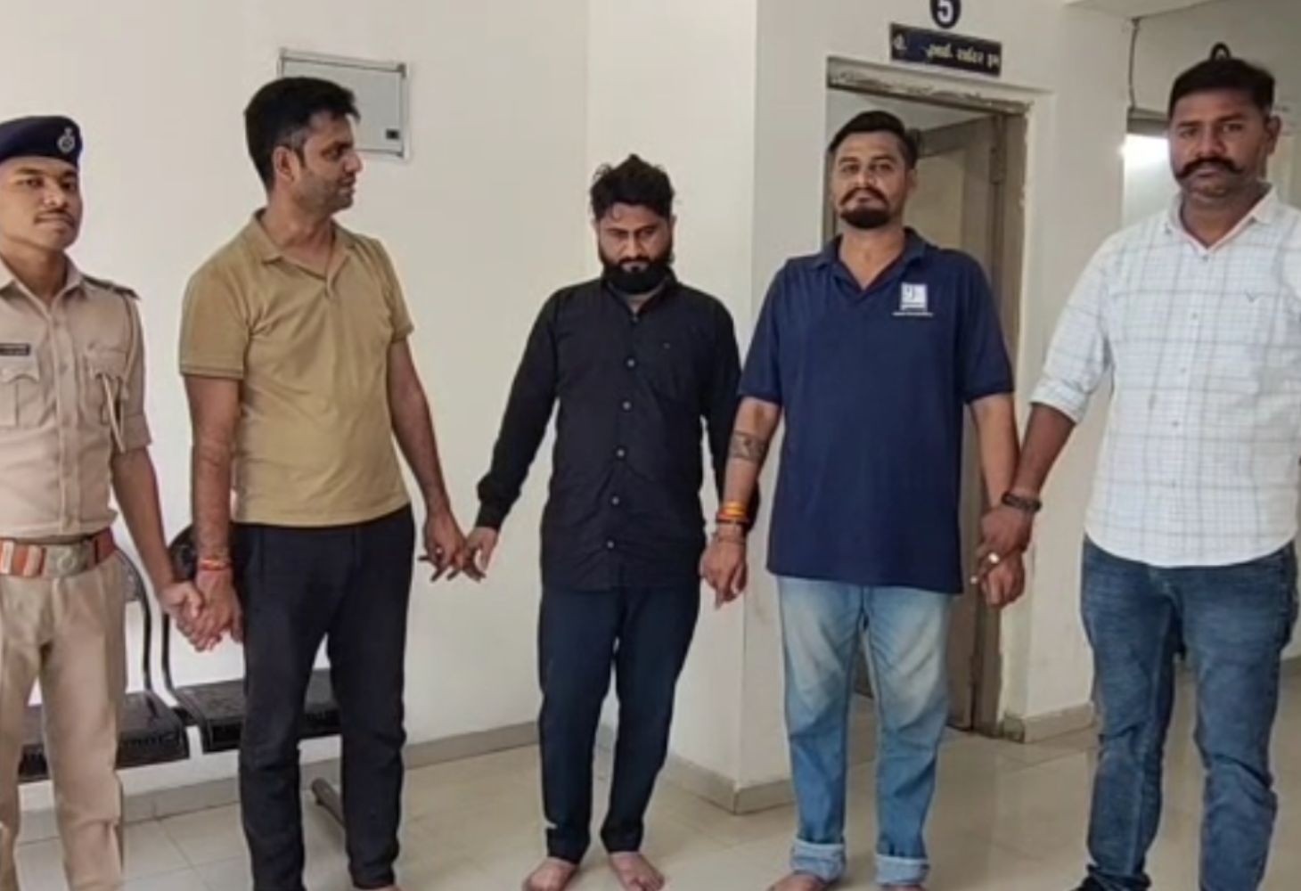 જમાઈએ કાકા સસરાને ધમકી આપી 10 કરોડની માંગણી કરી