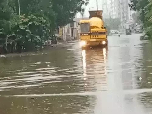 અમદાવાદમાં મોડી રાતથી ધોધમાર વરસાદ