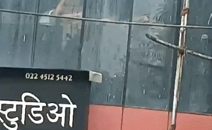 RA સ્ટુડિયોમાં 17 બાળકોને બંધક બનાયા, જીવ તાળવે