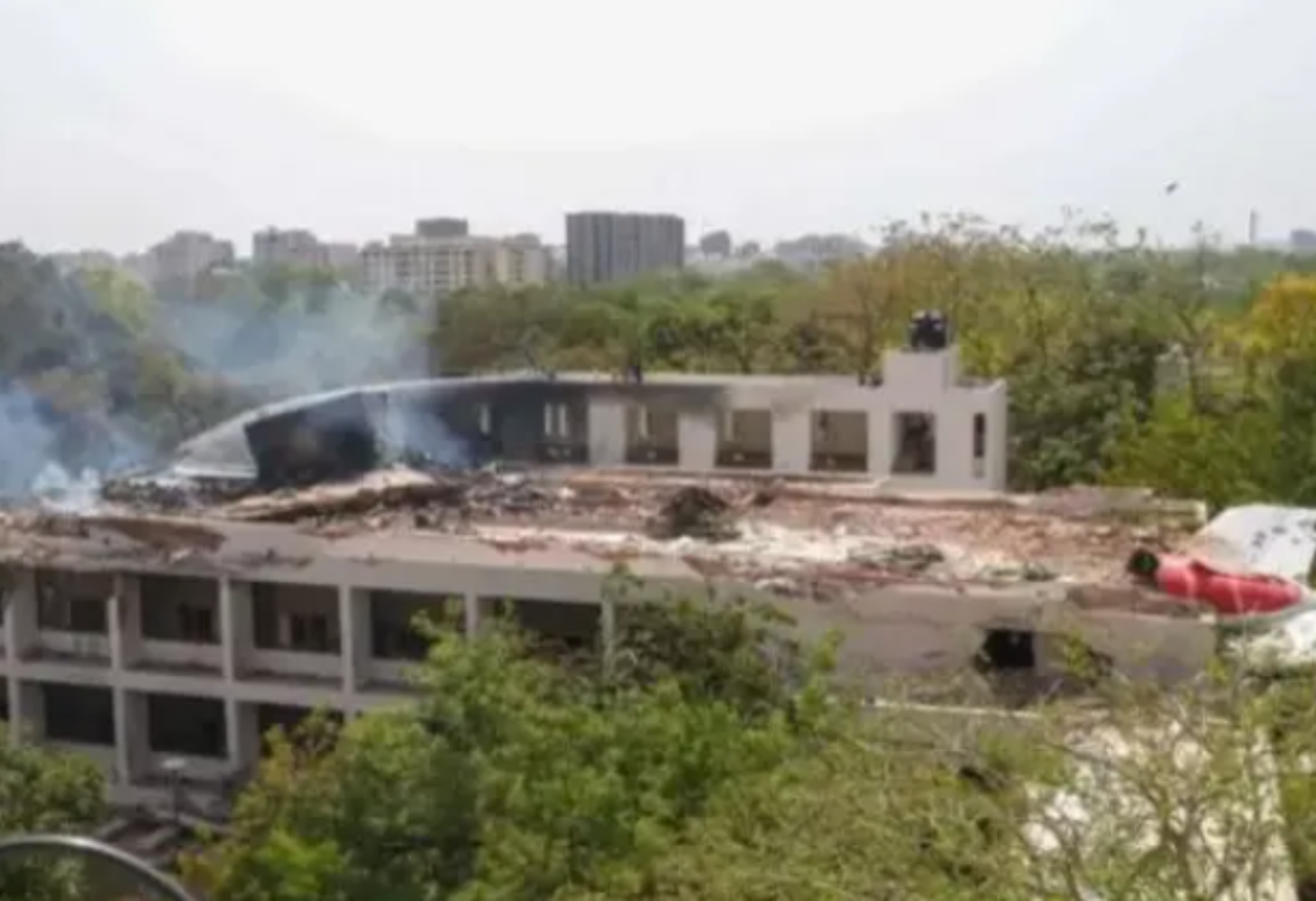 Ahmedabad plane crash: 8 મેડિકલ વિદ્યાર્થી પરીક્ષા ન આપી શક્યા,બિલ્ડીંગ હજુ પણ કોર્ડન!