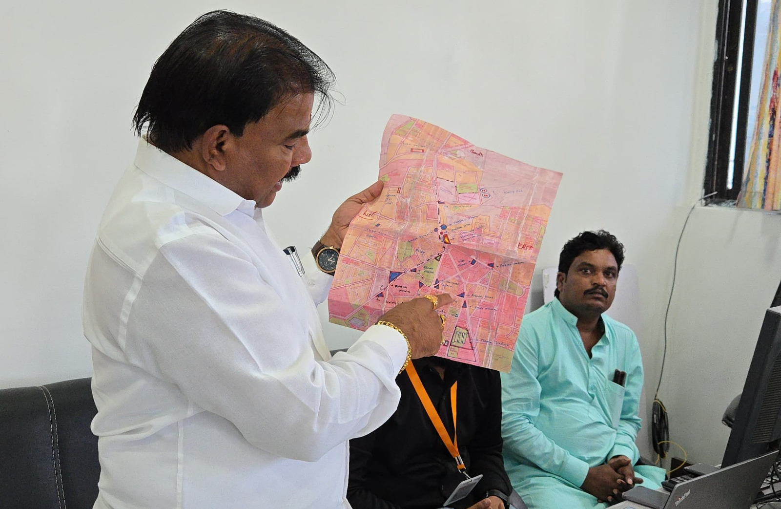 રાહુલ ગાંધીની જીભ વાઢી લાવનારે રૂપીયા ૧૧ લાખના ઇનામની શિવ સેનાના ધારાસભ્યની જાહેરાત