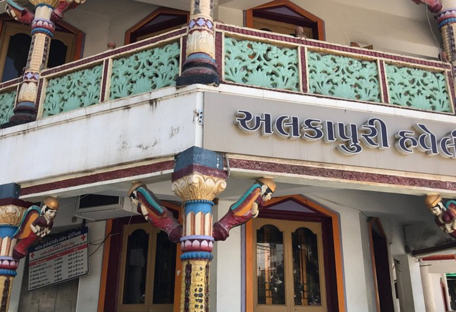 Vadodara: ગોવર્ધન હવેલીની દાન પેટીમાંથી ચોરી, CCTV ફૂટેજથી ભેદ ઉકેલાયો!