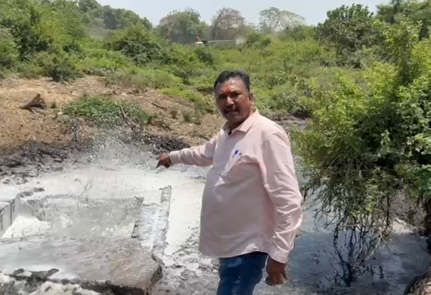વિશ્વામિત્રી નદીને અપવિત્ર કરી રહ્યું છે ખુદ કોર્પોરેશન, ભાજપના કોપોરેટરે જ ફોડ્યો ભાંડો