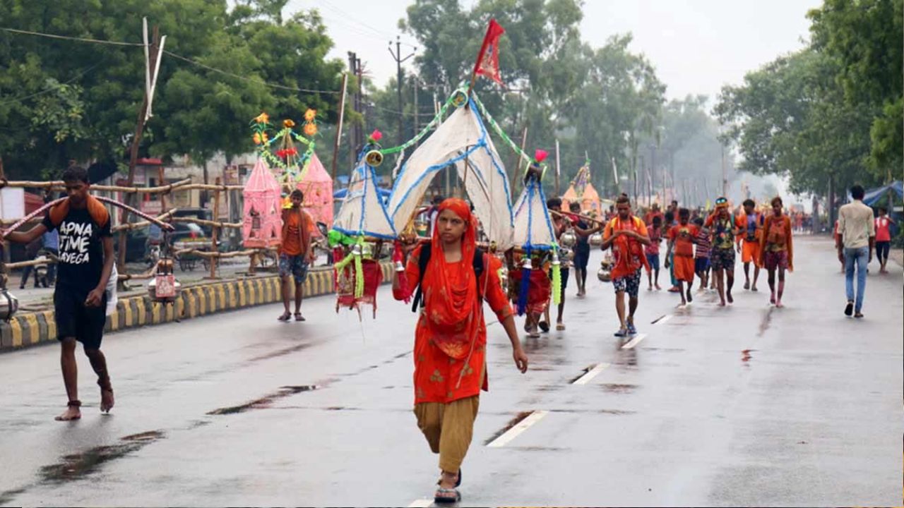 યુપીમાં લારીઓમાં નામ લખવાનો આદેશ, કાવડિયાઓને મૂંઝવણ ન થાય તે માટે લેવાયો નિર્ણય
