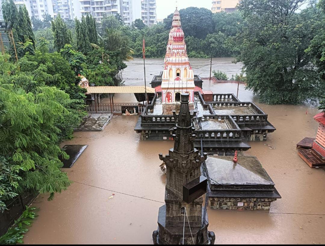 પુણેમાં ભારે વરસાદે ચાર લોકોના જીવ લીધા, શાળા બંધ કરવાની સૂચના આપી અને IMD તરફથી રેડ એલર્ટ