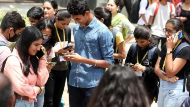 JEE મુખ્ય 2024 સત્ર 2: પરીક્ષા હોલમાં આ વસ્તુઓની મંજૂરી છે