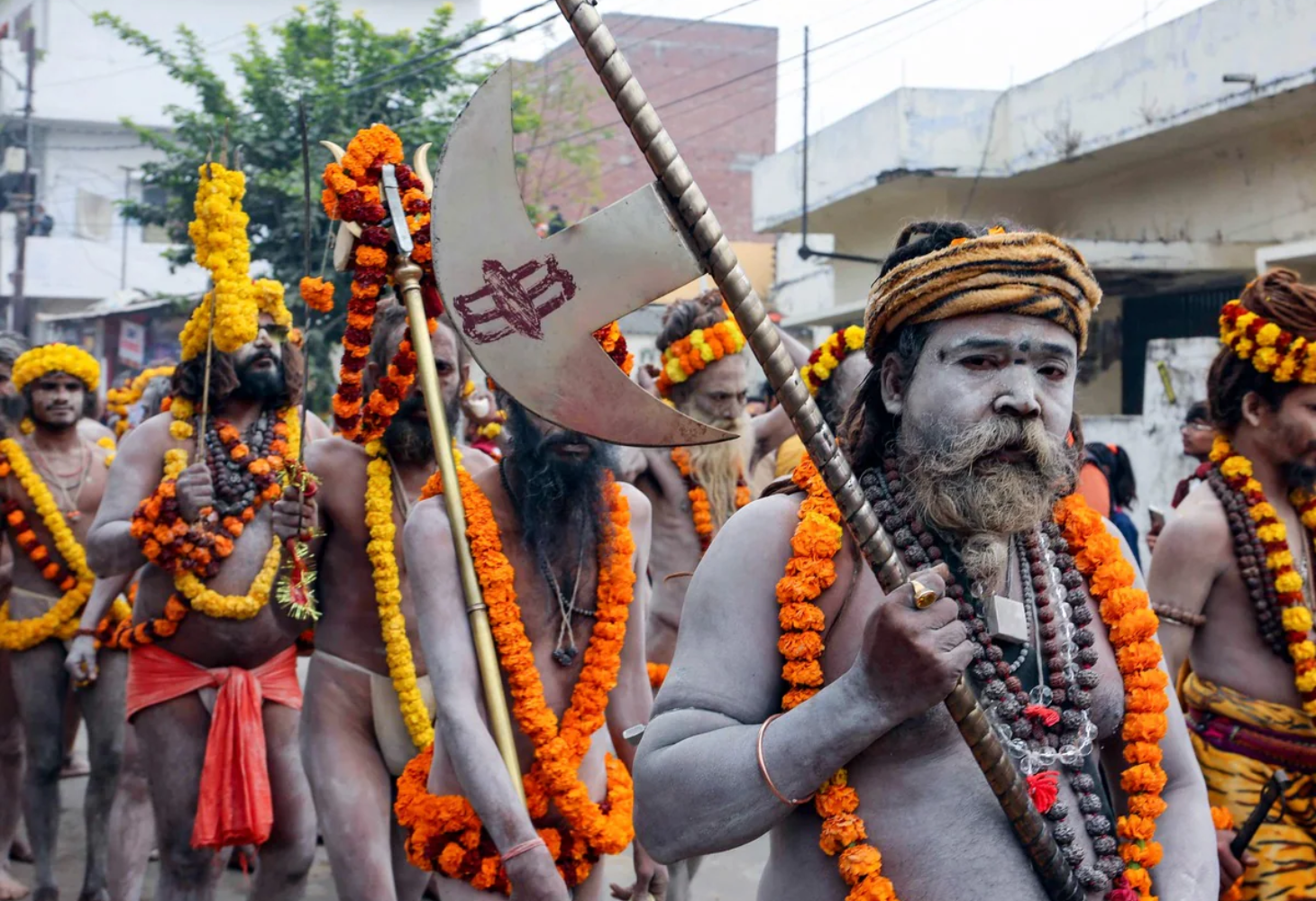 નાગા સાધુઓ જ કેમ કરે છે સૌથી પહેલા શાહી સ્નાન…?